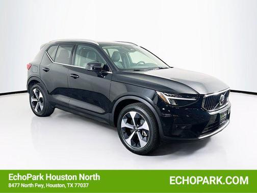 2025 Volvo XC40 B5 Plus Bright Theme