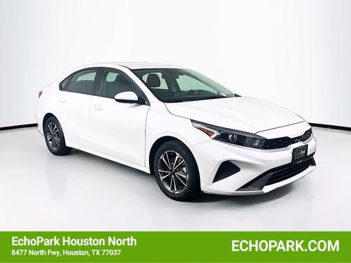 Snow White Pearl 2024 Kia Forte LXS