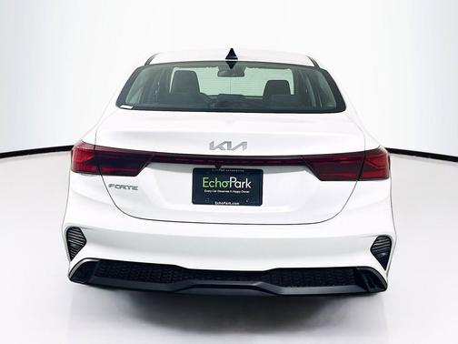 Snow White Pearl 2024 Kia Forte LXS