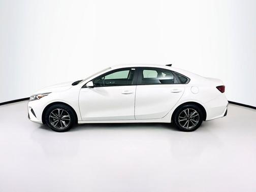Snow White Pearl 2024 Kia Forte LXS
