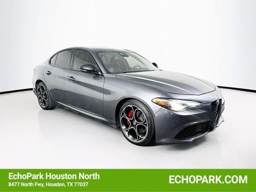 Vesuvio Gray Metallic 2022 Alfa Romeo Giulia Ti