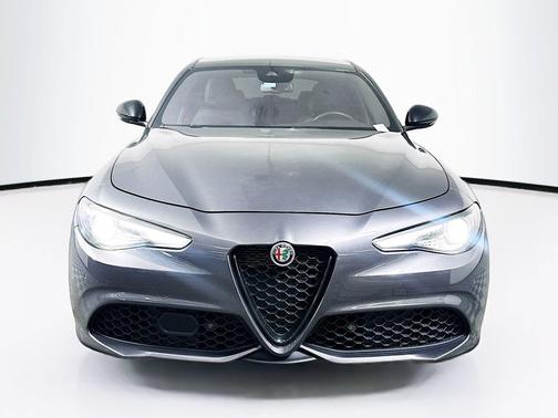 Vesuvio Gray Metallic 2022 Alfa Romeo Giulia Ti