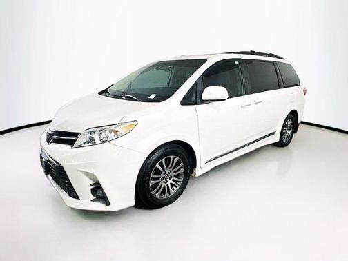 2020 Toyota Sienna XLE Premium