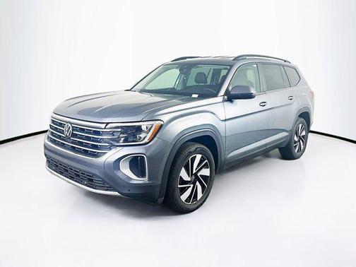 Platinum Gray Metallic 2025 Volkswagen Atlas 2.0T SE w/Technology