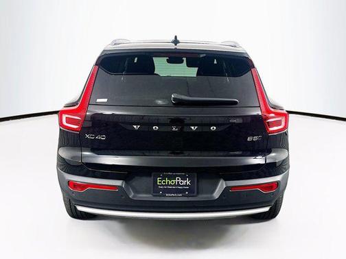 2025 Volvo XC40 B5 Core Bright Theme