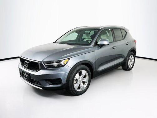 2019 Volvo XC40 T5 Momentum