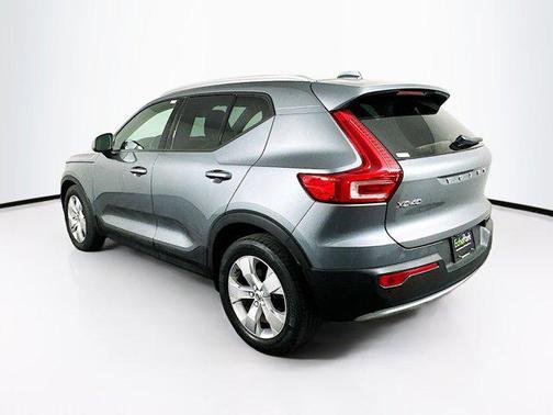 2019 Volvo XC40 T5 Momentum