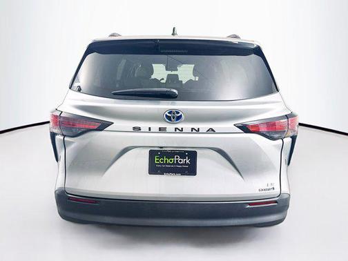 2022 Toyota Sienna LE