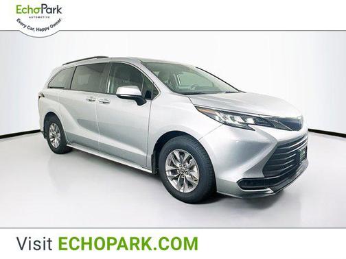 2022 Toyota Sienna LE