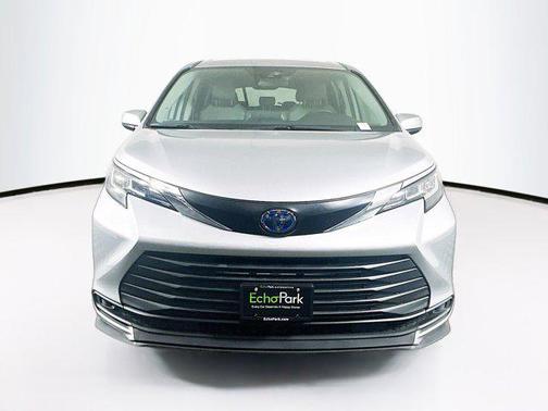 2022 Toyota Sienna LE
