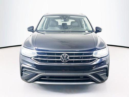 Deep Black Pearl 2023 Volkswagen Tiguan 2.0T SE