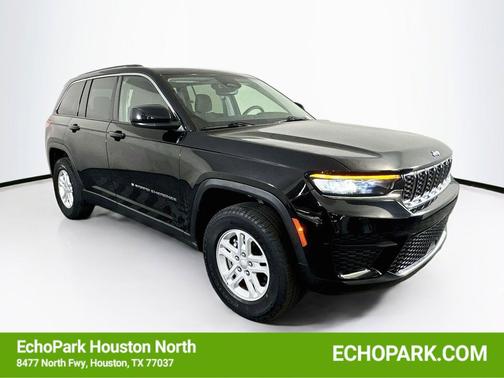 Diamond Black Crystal Pearlcoat 2023 Jeep Grand Cherokee Laredo