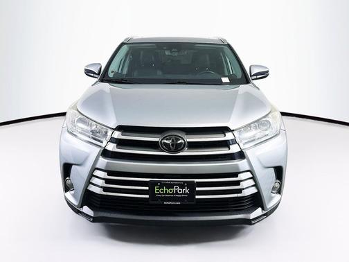 Silver 2019 Toyota Highlander XLE