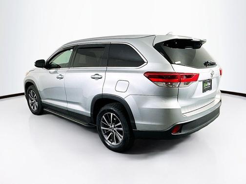 Silver 2019 Toyota Highlander XLE