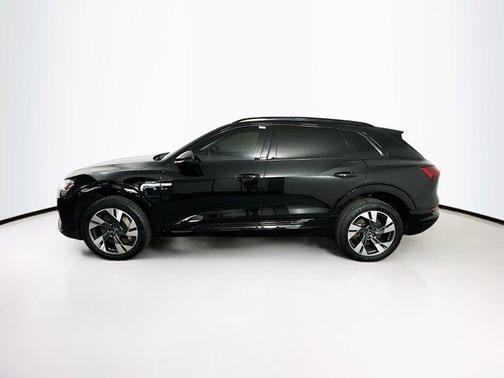 2022 Audi e-tron Premium