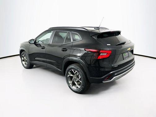 Mosaic Black Metallic 2025 Chevrolet Trax LT
