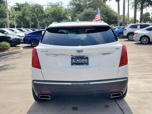 Crystal White Tricoat 2017 Cadillac XT5 Premium Luxury