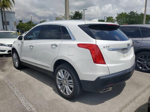 Crystal White Tricoat 2017 Cadillac XT5 Premium Luxury