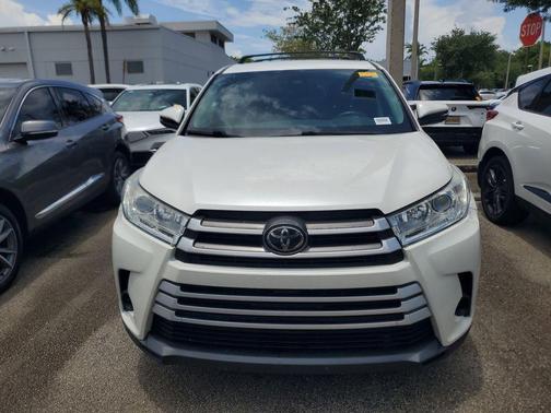 Blizzard Pearl 2019 Toyota Highlander LE I4