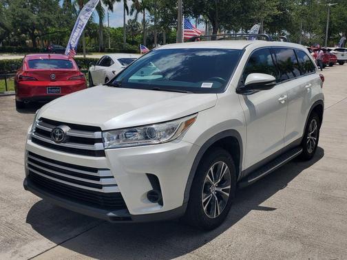 Blizzard Pearl 2019 Toyota Highlander LE I4