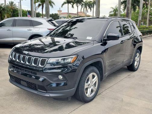 Diamond Black Crystal Pearlcoat 2023 Jeep Compass Latitude