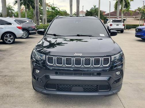 Diamond Black Crystal Pearlcoat 2023 Jeep Compass Latitude