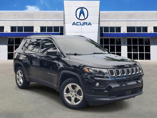 Diamond Black Crystal Pearlcoat 2023 Jeep Compass Latitude