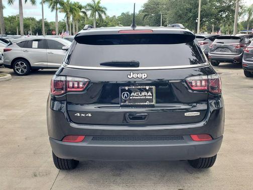 Diamond Black Crystal Pearlcoat 2023 Jeep Compass Latitude