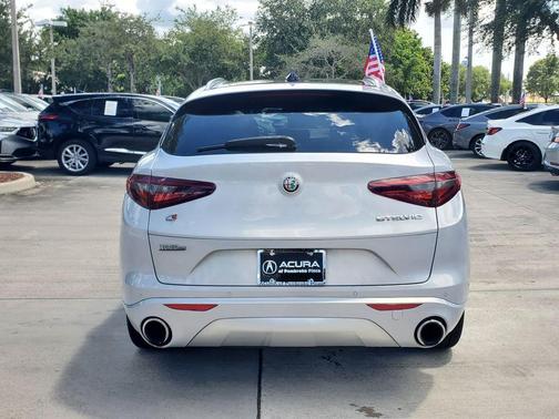 Lunare White Metallic 2021 Alfa Romeo Stelvio Ti