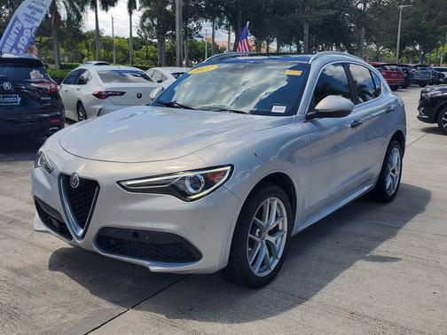 Lunare White Metallic 2021 Alfa Romeo Stelvio Ti