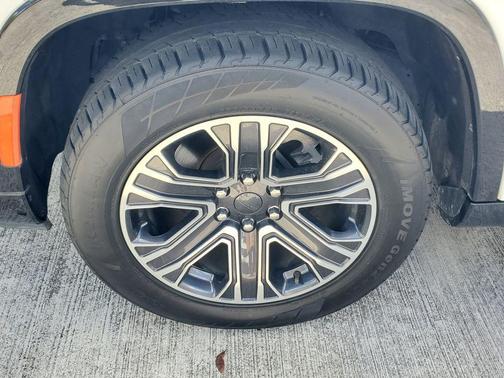 2024 Jeep Wagoneer L Series II 4x2