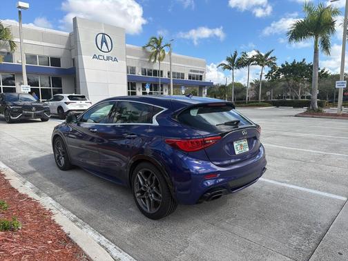2017 INFINITI QX30 Sport