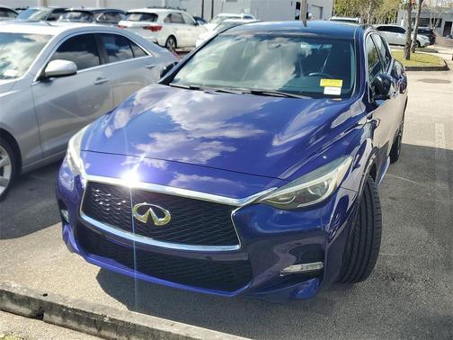2017 INFINITI QX30 Sport