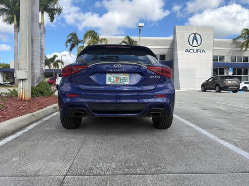 2017 INFINITI QX30 Sport