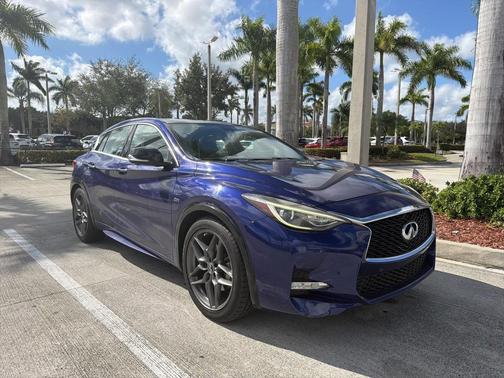 2017 INFINITI QX30 Sport