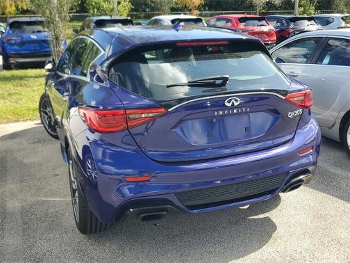 2017 INFINITI QX30 Sport
