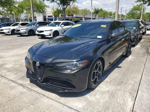 Vulcano Black Metallic 2022 Alfa Romeo Giulia Ti