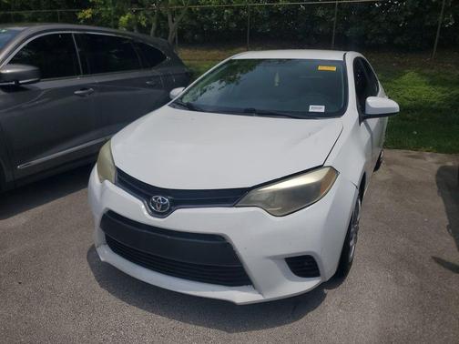 Super White 2016 Toyota Corolla LE