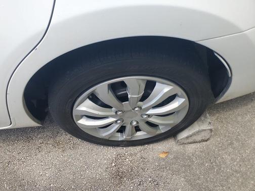 Super White 2016 Toyota Corolla LE