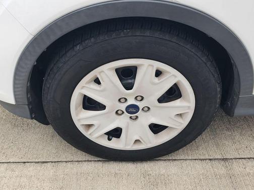 OXFORD WHITE 2016 Ford Escape S