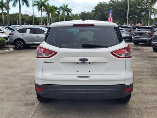 OXFORD WHITE 2016 Ford Escape S