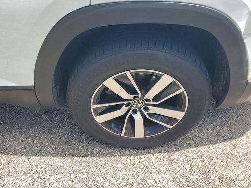 Pure White 2023 Volkswagen Atlas 2.0T SE
