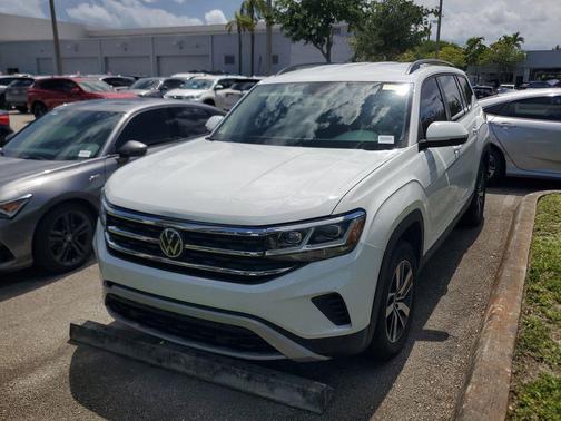 Pure White 2023 Volkswagen Atlas 2.0T SE