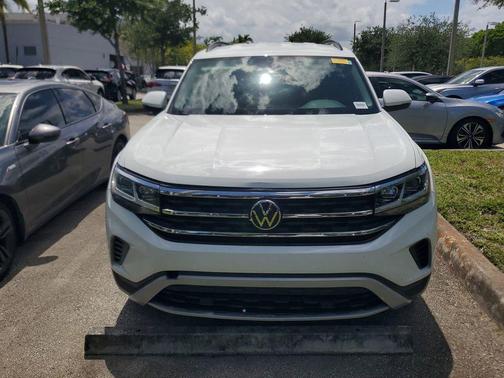 Pure White 2023 Volkswagen Atlas 2.0T SE