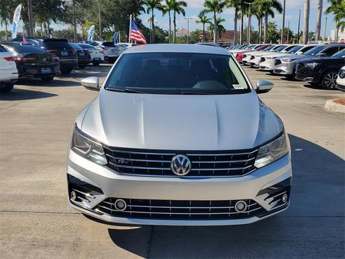 2018 Volkswagen Passat 2.0T R-Line