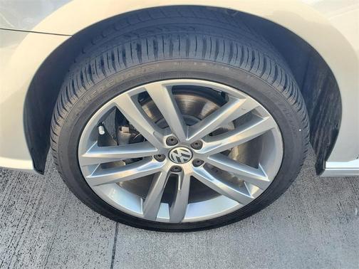 2018 Volkswagen Passat 2.0T R-Line