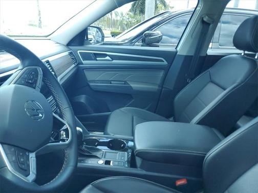 2022 Volkswagen Atlas 3.6L SE w/Technology