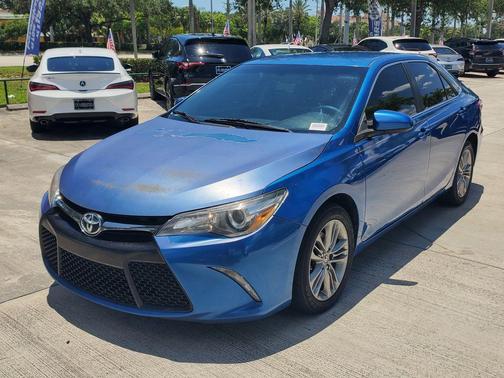 Blue Streak Metallic 2017 Toyota Camry SE