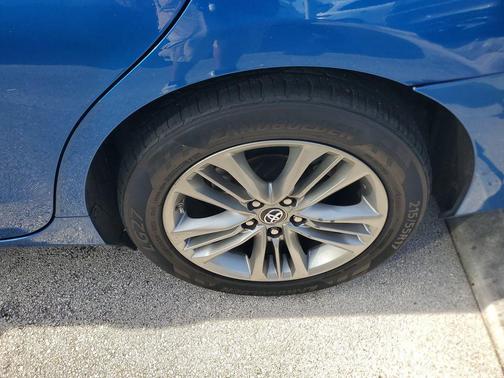 Blue Streak Metallic 2017 Toyota Camry SE