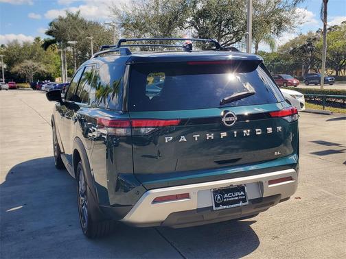 2022 Nissan Pathfinder SL 2WD